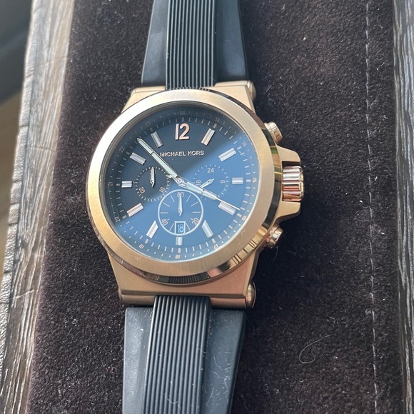 Michael Kors Dylan Rose Gold Watch - Picture 4 of 7